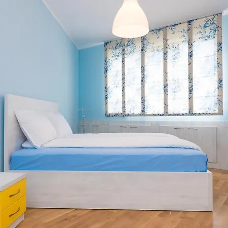 в жълто Apartamento *